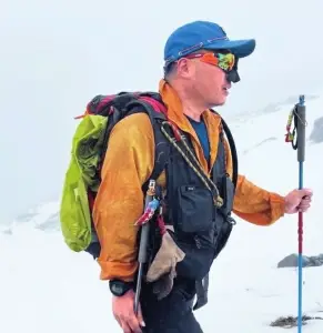 成都登协主席蒋峻:三月踏青赏花就登龙泉山